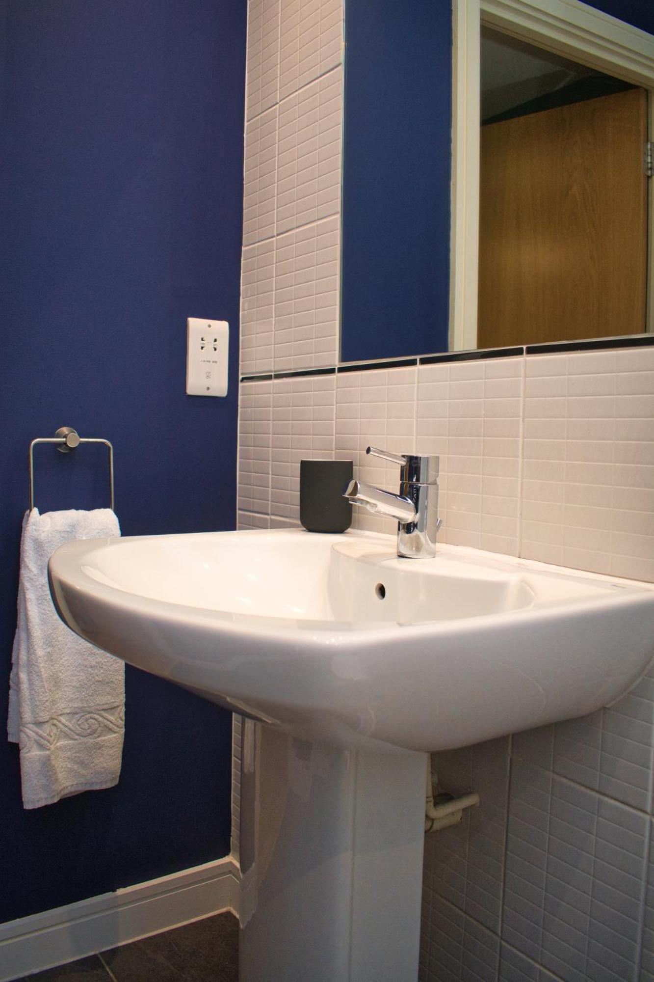 Spacious Centre - Free Parking - Ao Arena Apartment