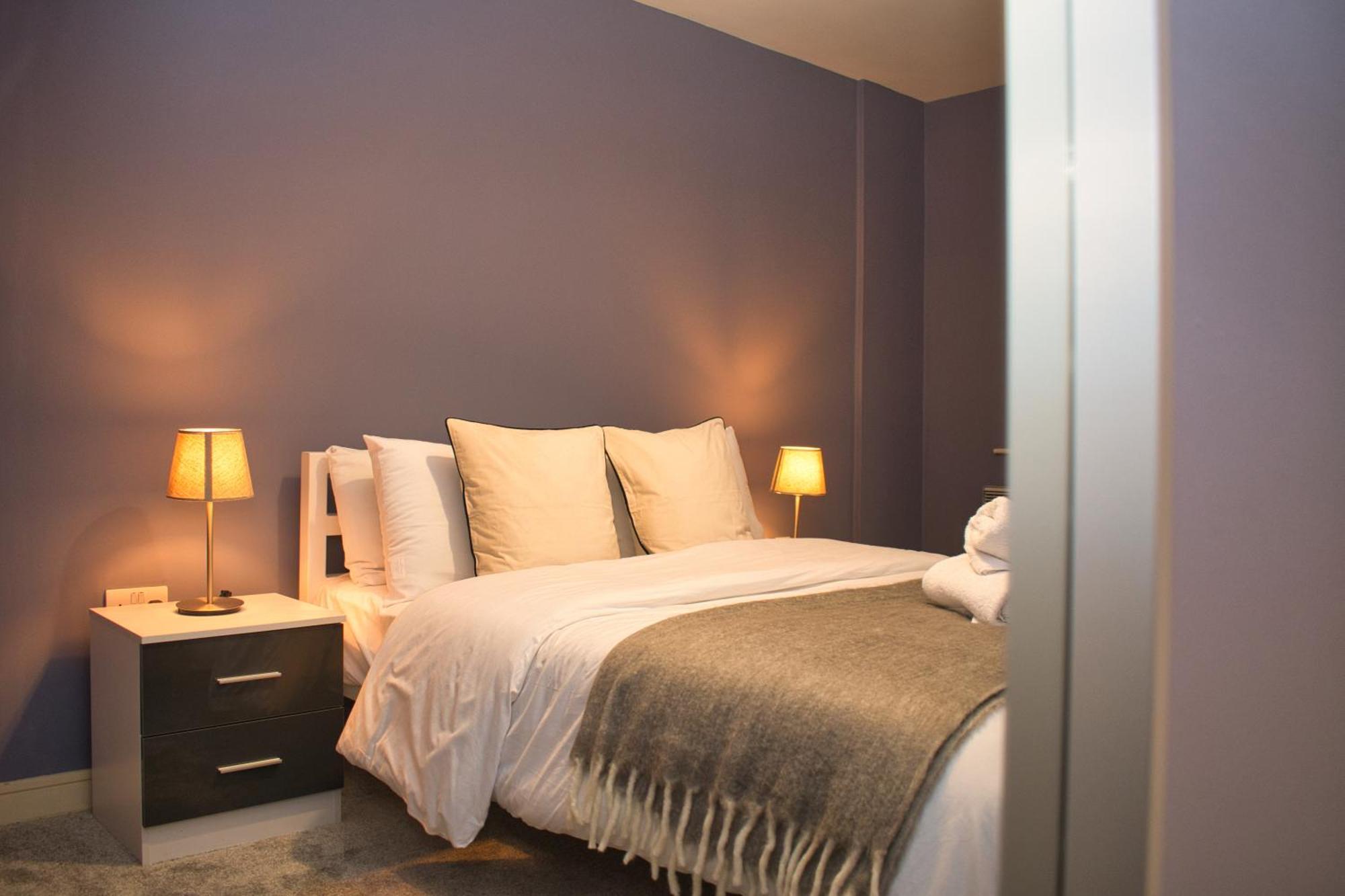 Spacious Centre - Free Parking - Ao Arena Apartment